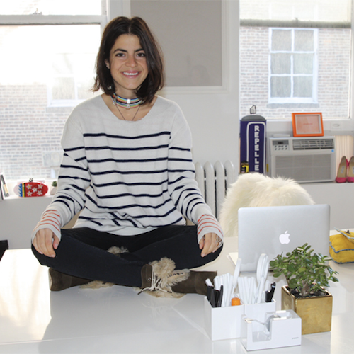 Office look: Δες πώς μεταμόρφωσε το γραφείο της η Man Repeller 